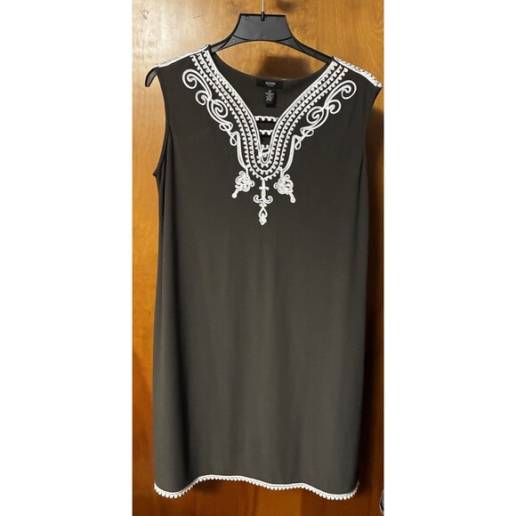 Alfani Dresses & Skirts - Alfani Sleeveless Mini Cocktail Dress Gray White Embroidered Casual OX